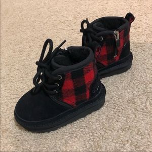 Toddler Ugg Boots popular buffalo plaid print ❤️🖤